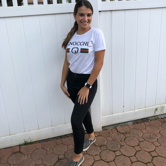 Meet your Posher, Danielle - Picture 3 of 5